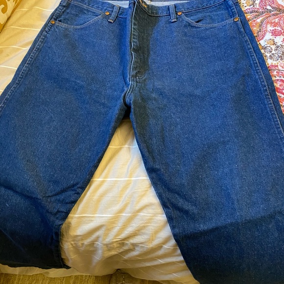 Men’s like new Wranglers - Picture 2 of 3